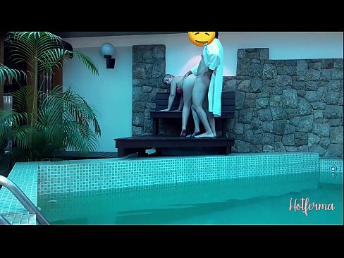 ❤️ Bosi fton shërbëtoren në pishinë, por nuk mundi t'i rezistonte një nxehtësie ❤️ Porno në sq.ixiporn.ru ❤